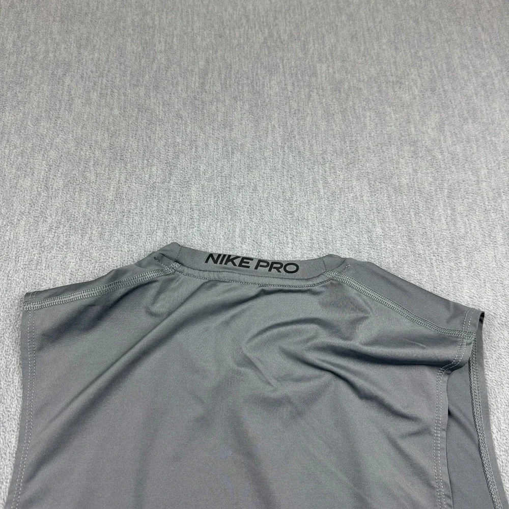 Nike Pro Shirt Mens Medium Gray Core Dri-Fit‎ Slim Fit Active Gym Workout FB7924
